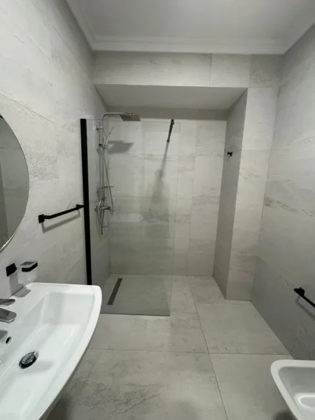 Tirane, jepet me qera apartament 2+1+Ballkon , 100 m² 1.100 € 