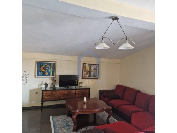 Tirane, jap me qera apartament 2+1+Ballkon Kati 4, 150 m² 450 € (Rruga Besa)