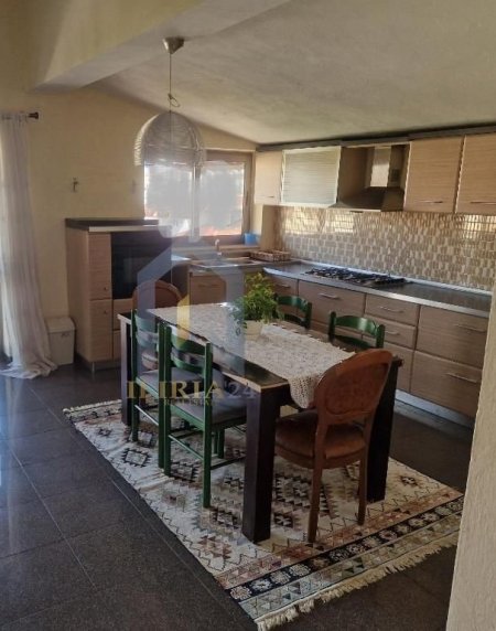 Tirane, jap me qera apartament 2+1+Ballkon Kati 4, 150 m² 450 € (Rruga Besa)