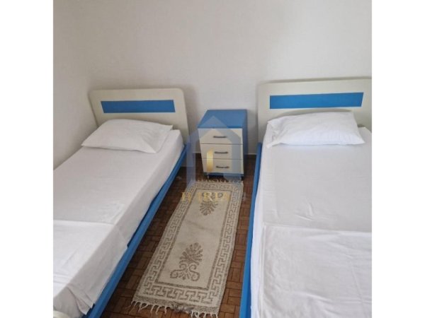 Tirane, jap me qera apartament 2+1+Ballkon Kati 4, 150 m² 450 € (Rruga Besa)