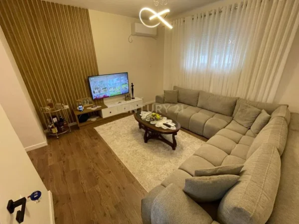 Tirane, jepet me qera Vile 2 Katshe Kati 2, 127 m² 1.200 € (Rr.e Dibres)