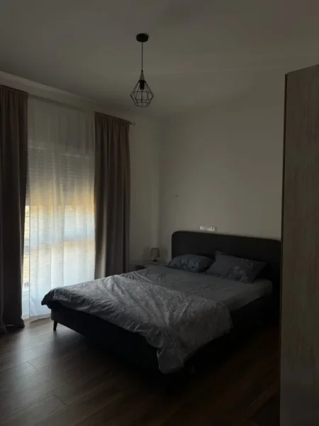Tirane, jepet me qera apartament 1+1 Kati 3, 68 m² 550 € (Xhamlliku)