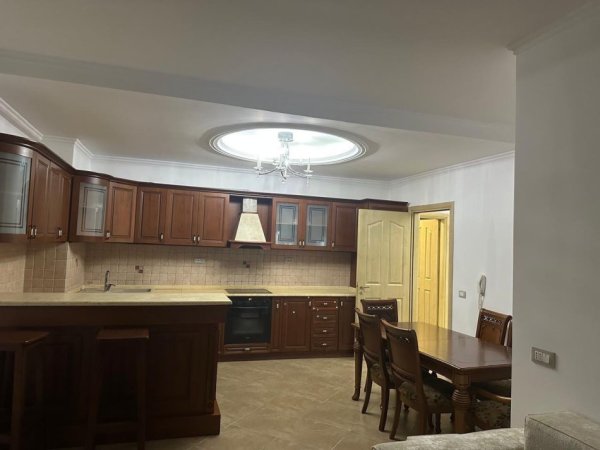 Tirane, jepet me qera apartament 2+1 Kati 6, (Ministria e Drejtesise)