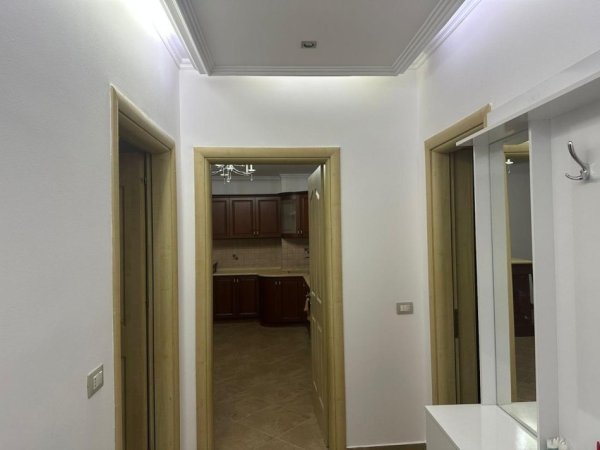 Tirane, jepet me qera apartament 2+1 Kati 6, (Ministria e Drejtesise)
