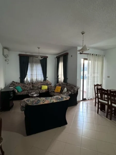 Tirane, jepet me qera apartament 2+1 Kati 5, 92 m² 700 € (RRUGA E KOSOVAREVE)