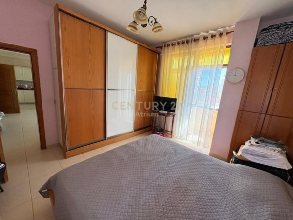 Tirane, jepet me qera apartament 2+1 Kati 3, 110 m² 650 € (Shkolla e Kuqe)