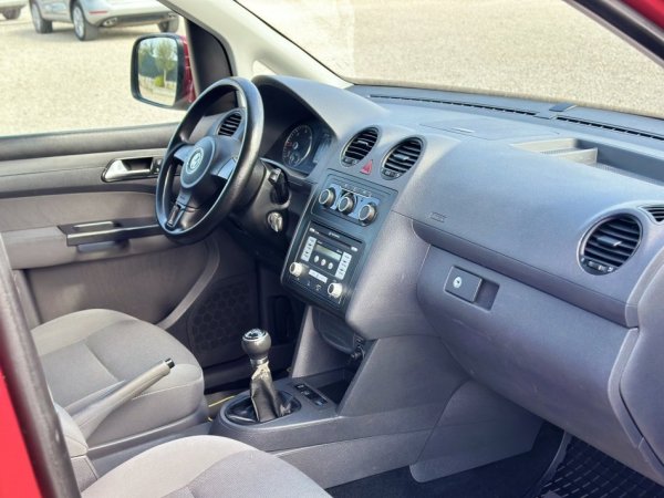 Durres, shitet makine VOLKSWAGEN CADDY 4MOTION 2.0 Nafte, e kuqe manuale Klima 214 km