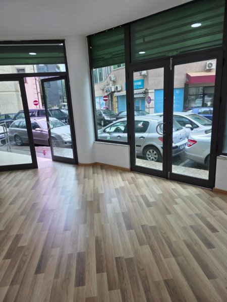 Tirane, jepet me qera ambjent biznesi Kati 0, 26 m² 600 € (QENDER)