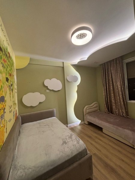 Tirane, jepet me qera apartament 2+1+Ballkon Kati 7, 105 m² 750 € (Rr kryesore)