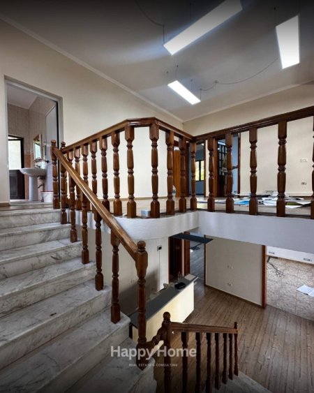 Tirane, jepet me qera Vile 2 Katshe , 300 m² 