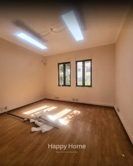 Tirane, jepet me qera Vile 2 Katshe , 300 m² 