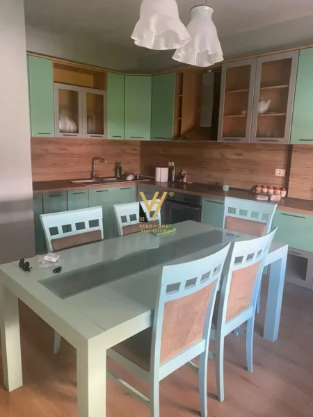 Tirane, jepet me qera apartament 2+1+Ballkon Kati 3, 90 m² 700 € (STADIUMI DINAMO)