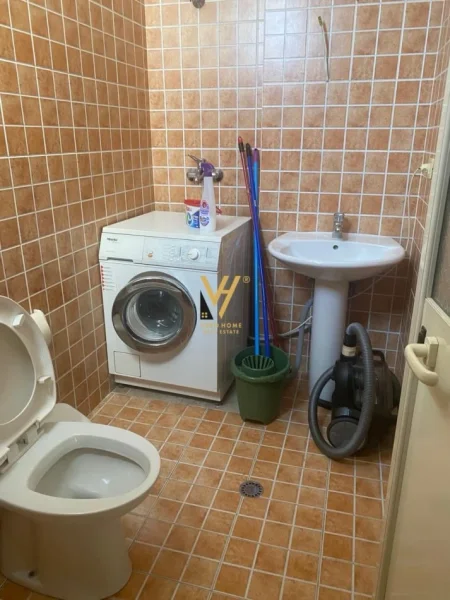 Tirane, jepet me qera apartament 2+1+Ballkon Kati 3, 90 m² 700 € (STADIUMI DINAMO)