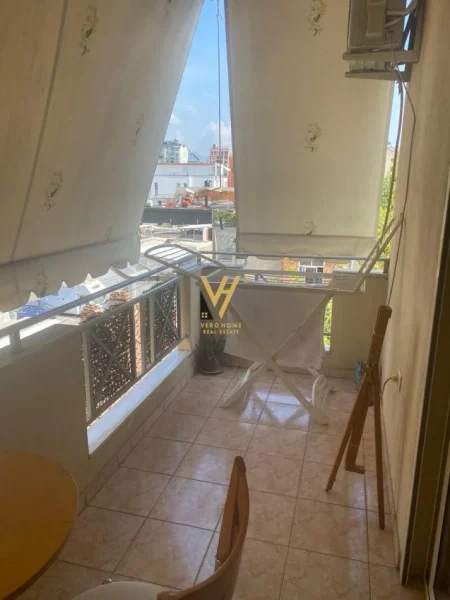 Tirane, jepet me qera apartament 2+1+Ballkon Kati 3, 90 m² 700 € (STADIUMI DINAMO)