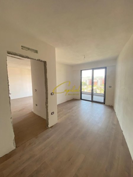 Tirane, shitet apartament 1+1 Kati 9, 83 m² 122.500 € (ISH FUSHA AVIACIONIT)