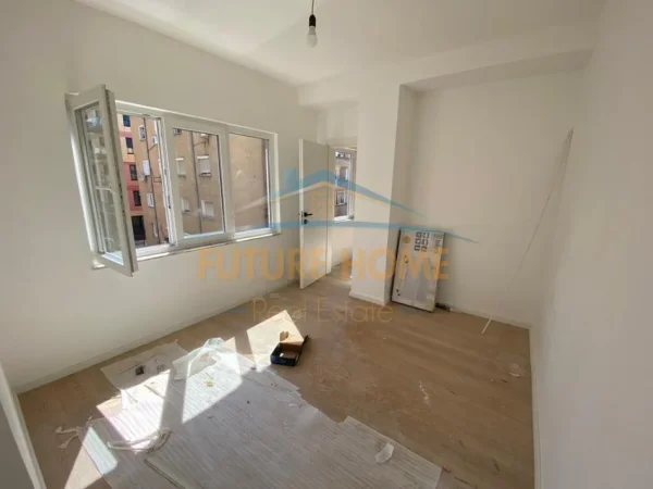 Tirane, shes apartament 1+1 Kati 5, 52 m² 138.000 € (Rruga Margarita Tutulani)
