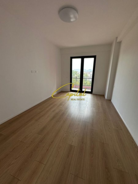 Tirane, jepet me qera ambjent biznesi Kati 0, 119 m² 600 € (RRUGA E DIBRES)
