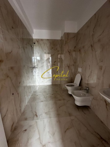 Tirane, jepet me qera ambjent biznesi Kati 0, 119 m² 600 € (RRUGA E DIBRES)