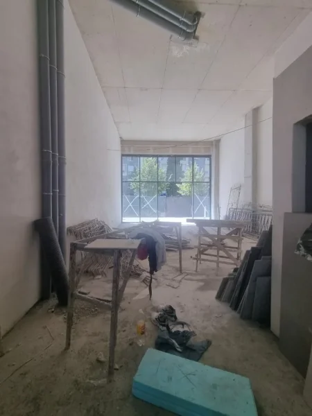 Tirane, jepet me qera dyqan Kati 0, 70 m² 1.500 € 