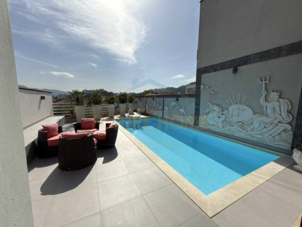 Jepet vile me Qira Kodra e Diellit, 307 m² 3.500 €
