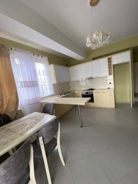 Tirane, jepet me qera apartament 2+1+Ballkon Kati 2, 124 m² 600 € (Sauk I Vjeter 2+1+2+Post Parkimi Per Qera)