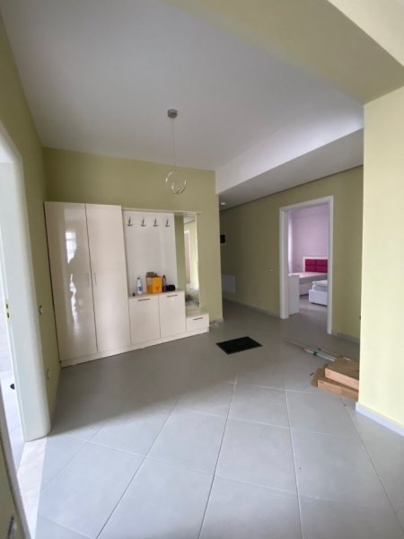 Tirane, jepet me qera apartament 2+1+Ballkon Kati 2, 124 m² 600 € (Sauk I Vjeter 2+1+2+Post Parkimi Per Qera)