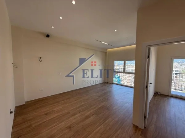 Tirane, shitet apartament 1+1 Kati 1, 60 m² 98.456 € (Prane Kompleksit Mangalem)