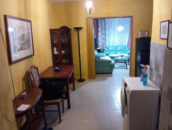 Tirane, jepet me qera shtepi 1+1 Kati 0, 70 m² (Rruga Muharrem Gurra)