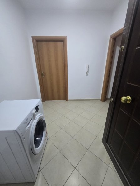 Tirane, jepet me qera apartament 3+1+Ballkon Kati 3, 147 m² 700 € (Supermarket viva)