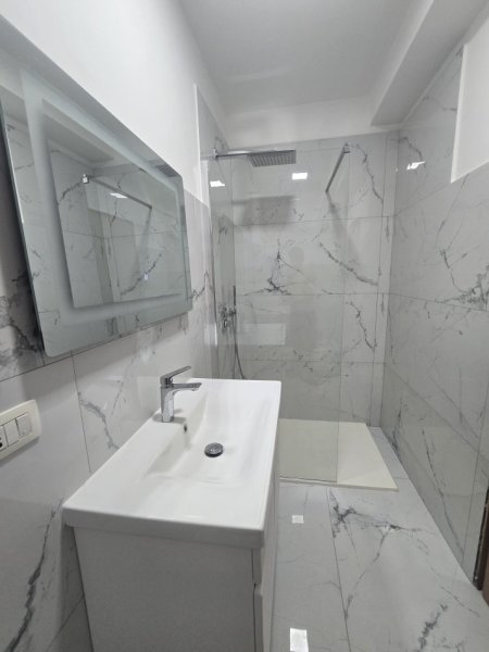 Tirane, jepet me qera apartament 3+1+Ballkon Kati 3, 147 m² 700 € (Supermarket viva)