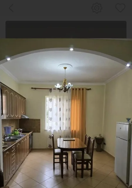 Tirane, jepet me qera Vile 1+1 Kati 1, 110 m² 400 € (Allias)