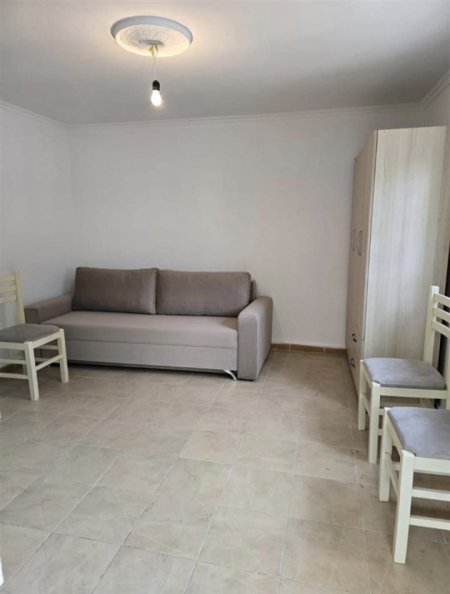 Tirane, jepet me qera garsonier 1+1 Kati 1, 30 m² 250 € (Allias)
