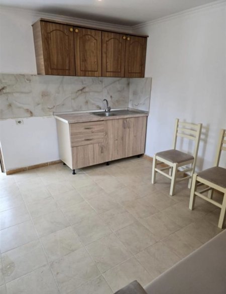 Tirane, jepet me qera garsonier 1+1 Kati 1, 30 m² 250 € (Allias)