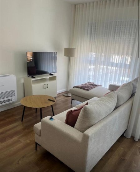 Super Apartament me qera ne Qender te Tiranes/Shkolla e kuqe (650 Euro)