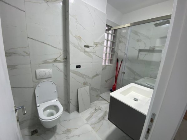 Jepet me qera apartament 2+1+2 – Xhamllik , 10 min nga Qendra ,700 €