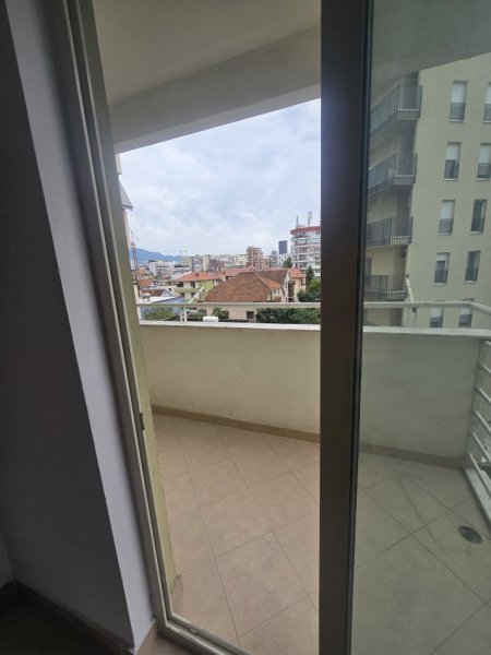 Tirane, jepet me qera apartament 3+1+Ballkon Kati 3, 147 m² 700 € (Supermarket viva)
