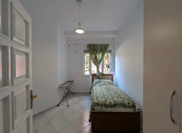 Tirane, jepet me qera apartament 2+1+Ballkon Kati 0, 120 m² 600 € (Liqeni Thate)