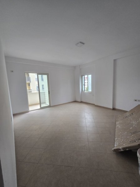 Tirane, jepet me qera apartament 3+1+Ballkon Kati 3, 147 m² 700 € (Supermarket viva)