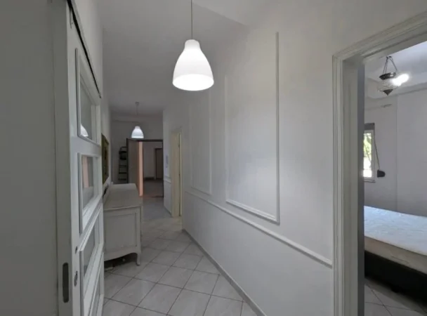 Tirane, jepet me qera apartament 2+1+Ballkon Kati 0, 120 m² 600 € (Liqeni Thate)