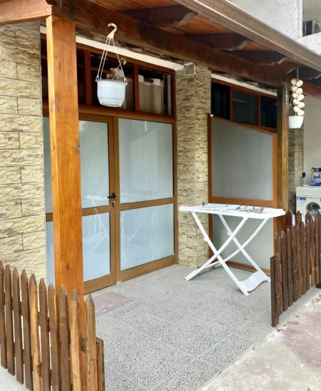 Vlore, jepet me qera garsonier Kati 1, 38 m² 150 € (rruga Andrea Varfi) drita+uje+internet te perfshira