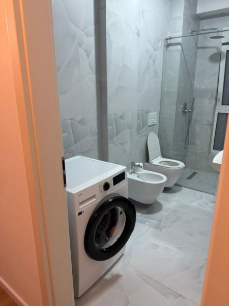 Tirane, jepet me qera apartament 1+1 Kati 3, 55 m² 500 € (Ali Demi)