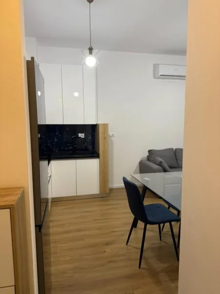 Tirane, jepet me qera apartament 1+1 Kati 3, 55 m² 500 € (Ali Demi)