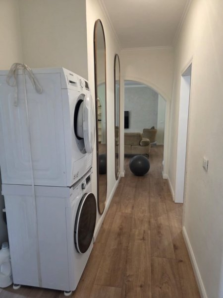 Tirane, jepet me qera apartament 2+1+Ballkon , 110 m² 750 € (Mbikalimi i Komunes)