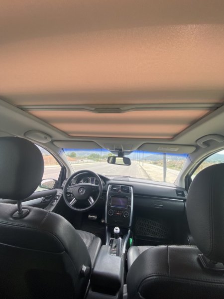 Tirane, shitet B class Nafte, gri metalizato automatik Klima 216.000 km 4.000 €