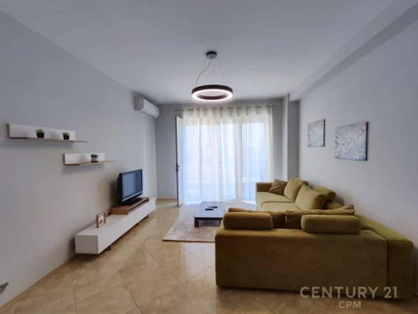 Tirane, jepet me qera apartament 2+1 Kati 3, 120 m² 650 € (Ish Stacioni Trenit)