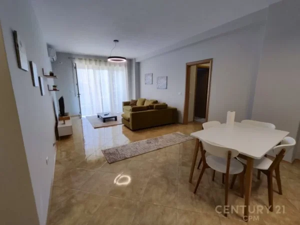 Tirane, jepet me qera apartament 2+1 Kati 3, 120 m² 650 € (Ish Stacioni Trenit)