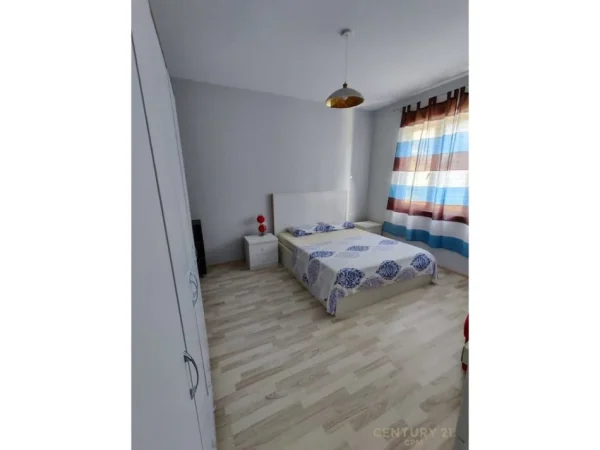 Tirane, jepet me qera apartament 2+1 Kati 3, 120 m² 650 € (Ish Stacioni Trenit)
