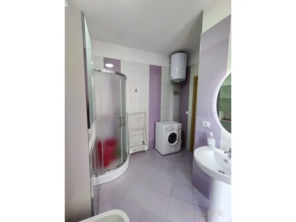 Tirane, jepet me qera apartament 2+1 Kati 3, 120 m² 650 € (Ish Stacioni Trenit)