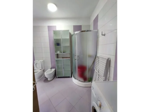 Tirane, jepet me qera apartament 2+1 Kati 3, 120 m² 650 € (Ish Stacioni Trenit)