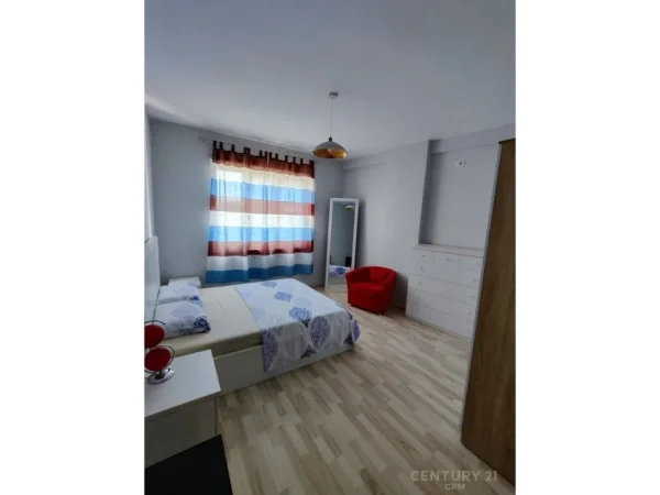 Tirane, jepet me qera apartament 2+1 Kati 3, 120 m² 650 € (Ish Stacioni Trenit)